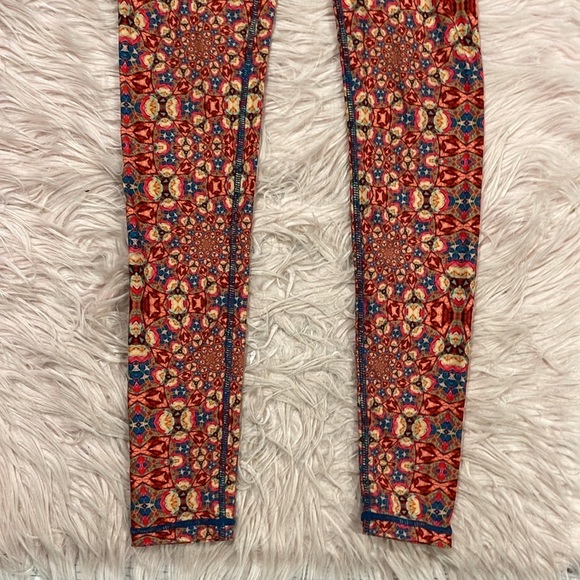 Wolven Threads Fractal High Rise Patterned Leggings - Picture 7 of 8